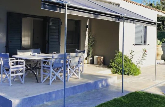 no.21house. Α Beach house in Rio,Patras