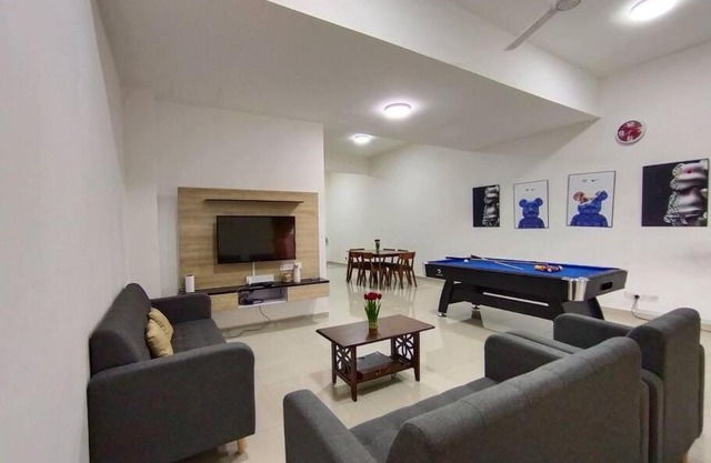 No 68 Sunlight Homestay 4R3B - 24 Pax, Karaoke