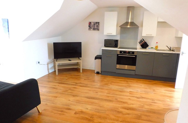 No 7 - Modern 1 Bedroom Apartment in Lanark Town Centre