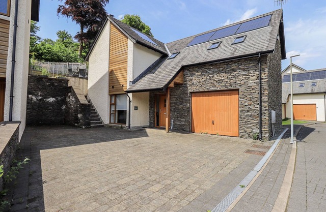 NO 7, pet friendly, luxury holiday cottage in Ambleside
