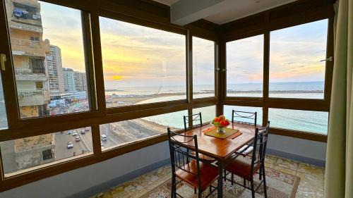 No AC - Vintage Modernized Sea View Apartment