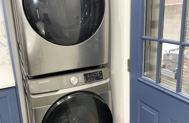 NO CLEANING FEE Newly renovated Home near Philly Sports Complex & Airport