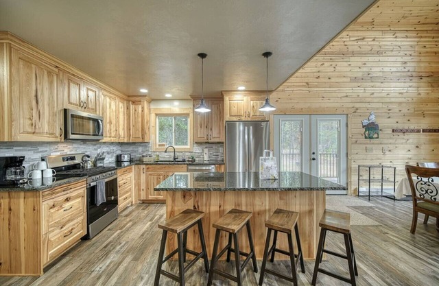 Hot Tub|Trailer Parking|Kid's Kitchen