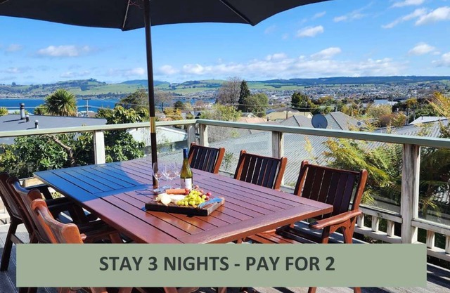 *No Service Fee* Lake Views, Secluded & Central