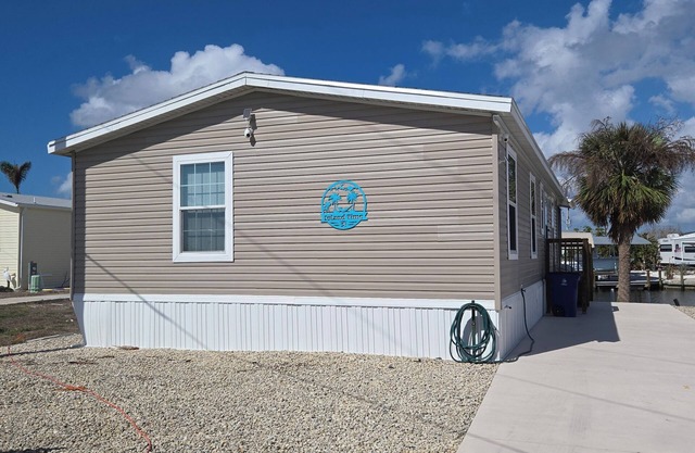 (NO STORM DAMAGE AVAILABLE FOR IMMEDIATE RENTAL) BEAUTIFUL GULF ACCESS HOME .