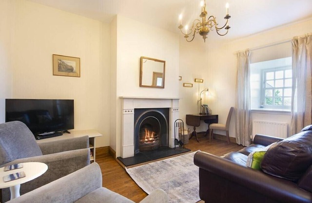 NO9 BUDLE SANDS, pet friendly, with open fire in Bamburgh