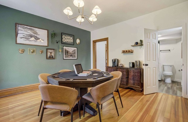Noble Crest! Apartment w/Poker Table & Hot Tub