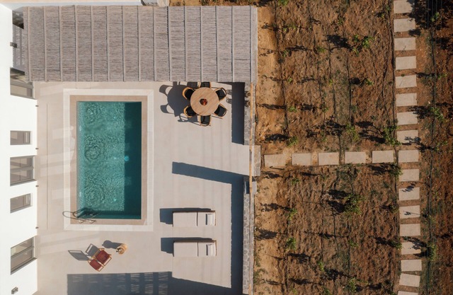 Noble Pearl Villas with Pool View & 7000 sq.m Beautiful Garden - Villa 2