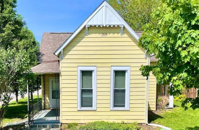 Noblesville Spacious Home, Fully Fenced Backyard!