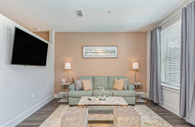 ⭐️NoDa King Bed | ⭐️2 Smart TVs | 5mins to Uptown⭐️