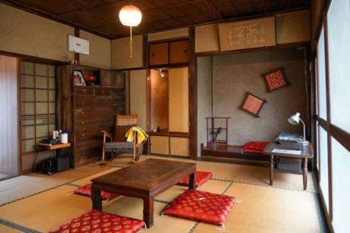 Nogataの商店街の一角にあるちいさな隠れ家 忘覚庵