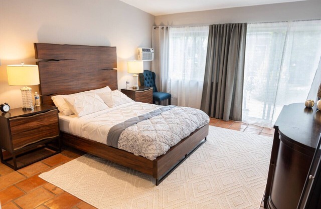 NOHO SERENITY: UPDATED MODERN 3BR HOUSE w/BACKYARD & OUTDOOR SEATING p15