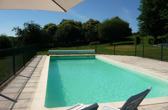 Para parejas, tranquilo, piscina, cerca de la playa del lago, castillos, cuevas, jardines, mercados.