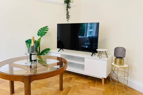 Nomi Homes - Otis House - Free Parking - Central -10ppl