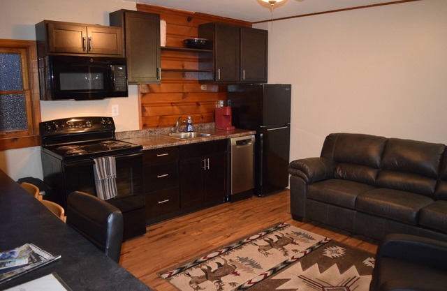 Non Smoking-Rustic Suite, Outside The Heart Of Upper Michigan-Escanaba