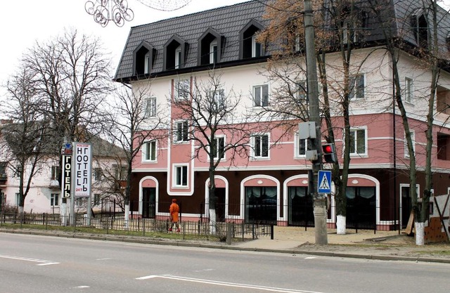 Non-stop hotel