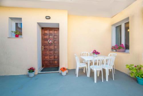 Nona Marina 6 Bed Family Home in Benitses