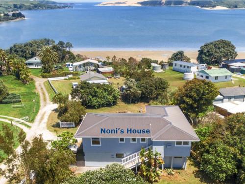 'Noni's House' Coastal Opononi Hokianga