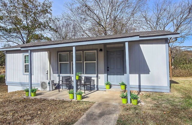 Nonie's Cozy Cottage I Home in Heart of Checotah