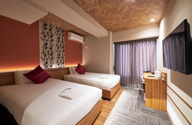 Nonsmoking Deluxe twin room Breakfast include / Osaka Ōsaka