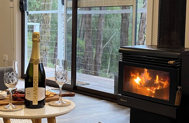 Noojee Views, Cozy Studio, Wood heater Deck. Close to trestle bridge, waterfalls