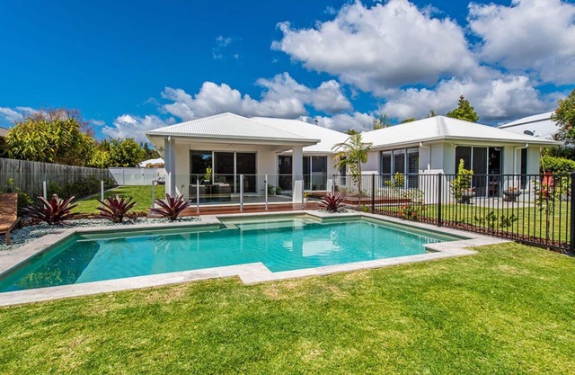 Noosa holiday family home with Pool