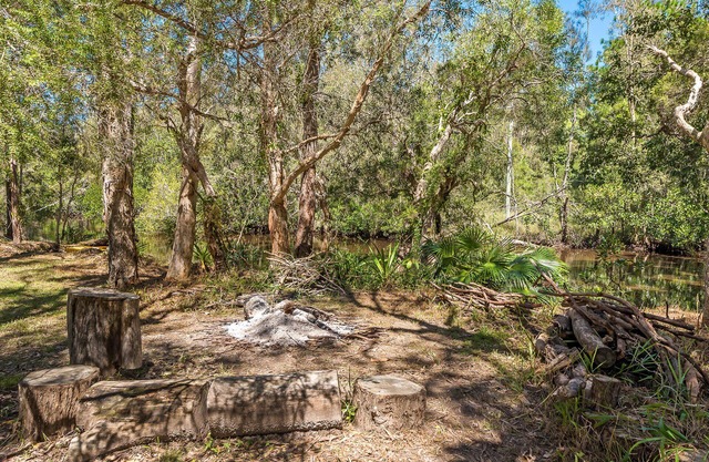 Noosa riverside cottage in Australian bush setting