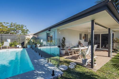 Nora Poolhouse Oasis, 4-bedroom house