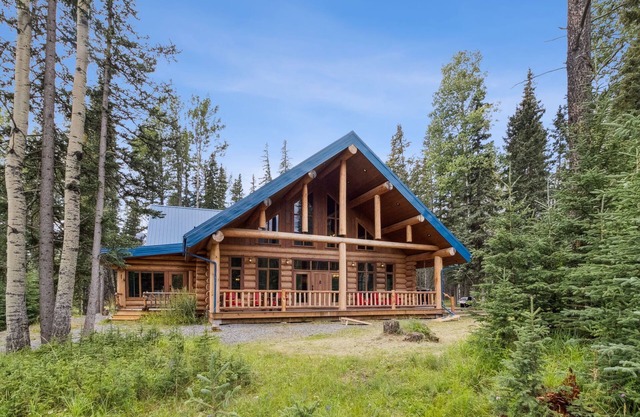 Nordegg Timber Estate – Luxury Log Home Retreat