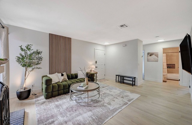 Nordic Grace FULLY Renovated 2 BD 2 BTH condo NEAR LV Strip - Free parking
