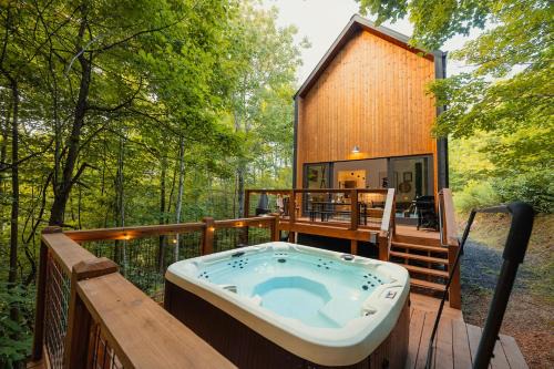 Nordic Haus - Luxury Wears Valley - Hot Tub - 5mins to GSMNPark