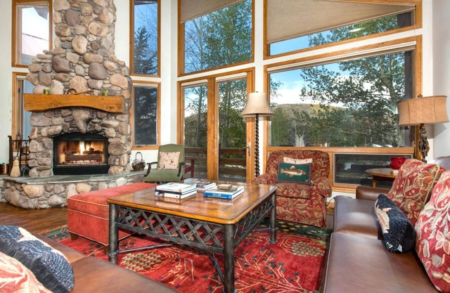 Nordic Retreat 5 Bedrooms PAC-2410 by KBM
