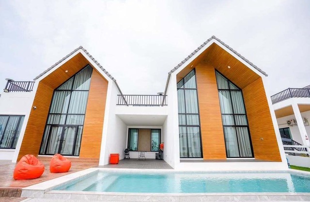 Nordic style: Spacious 600 sq.m, sleeps 22 comfortably. Perfect for large groups