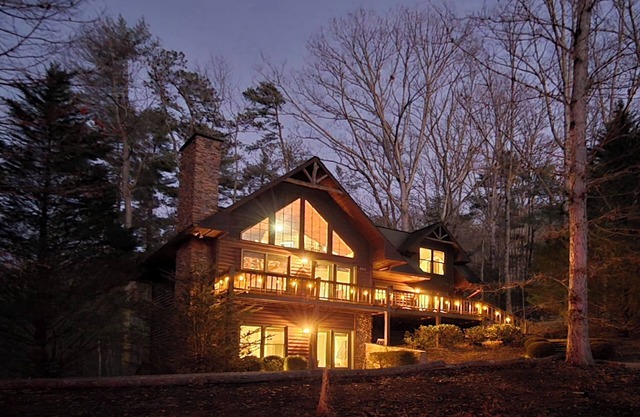Nordic style mounting cabin - 3-bedroom house in amazing Hiawassee with WiFi, AC