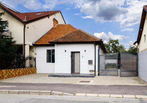 Nordic Villa Brasov - With Private Yard, BBQ & Free Parking, 4 km from City Center