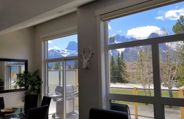 Nordic Villa - luxurious 4-BD home with 180 views