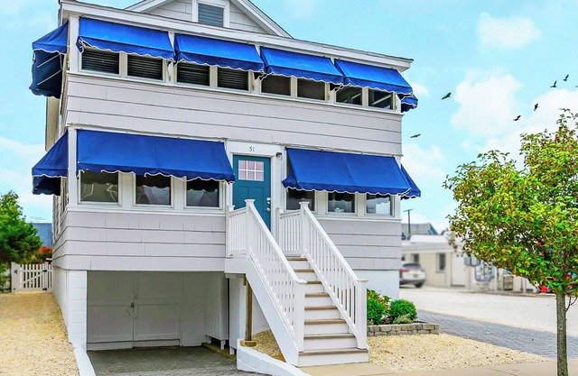 Normandy Beach Getaway! Spacious 2-Family Home. Perfect for Families & Friends