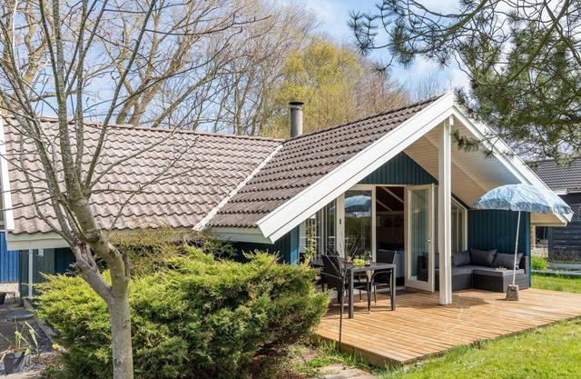 "Norna" - 300m from the sea by Interhome