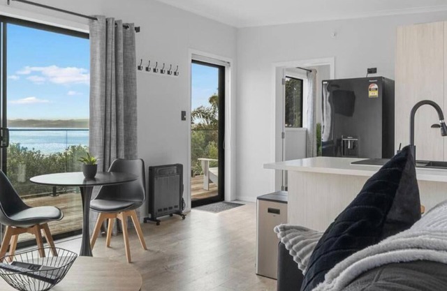 Norté Surf Vista - Whale Bay Raglan Holiday Home