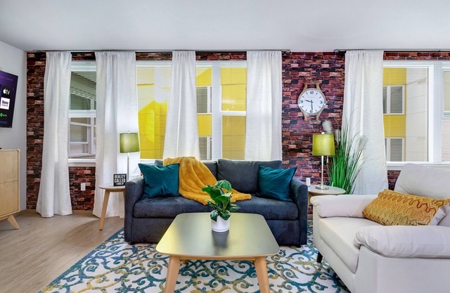 North Beacon Hill studio apartment, just a quick 2-mile drive to major hospitals