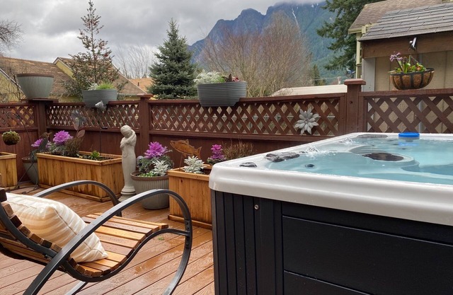 North Bend Downtown Cottage - Jacuzzi privado, a pasos del centro