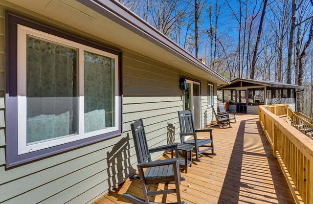 North Carolina Coupes Retreat w/ Deck & Grill!