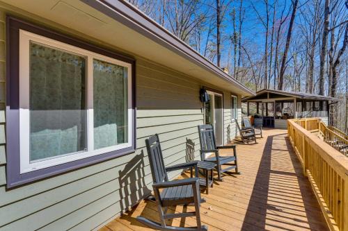 North Carolina Coupes Retreat with Deck and Grill!