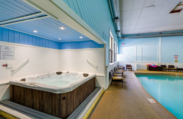 North Conway Condo w/ Pool Access: 2 Mi to Skiing