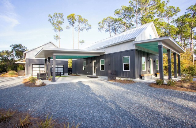 North Firefly - Resort Pool, 2-min. walk to Private Beach!