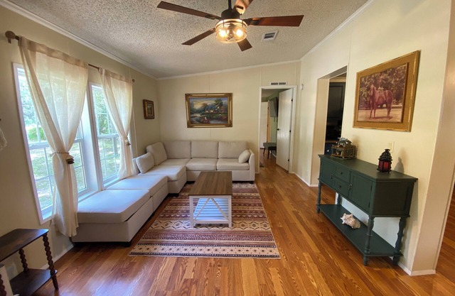 North Florida Cabin near Springs / Trails / Farm Visit / Campground / Fire Pit