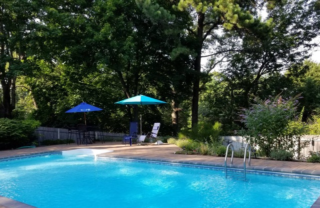 North Fork, Cutchogue-Nassau Point Home w Piscina de agua salada, acceso privado a la playa