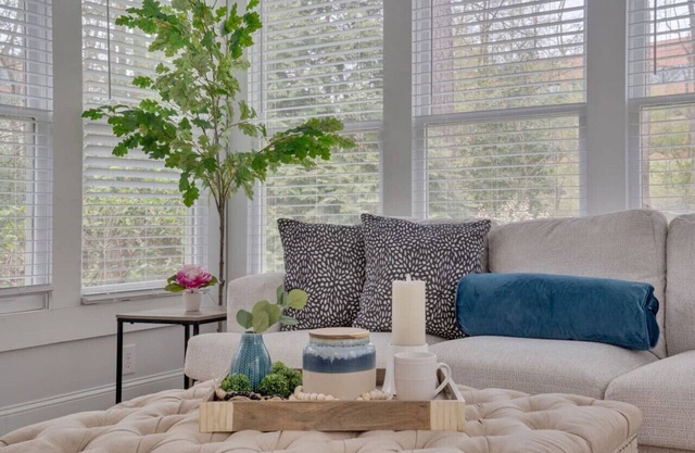 North Hill Gem; Renovated/ Private/Pristine