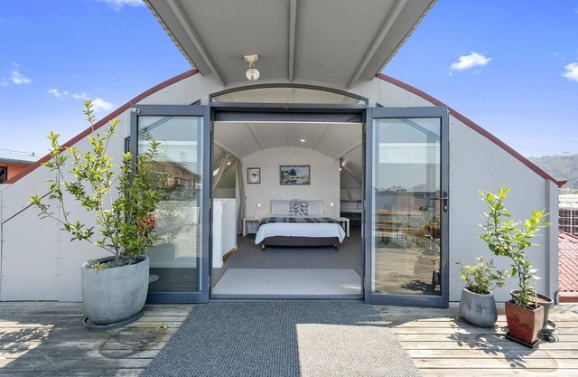 Gema del norte de Hobart. Una casa grande y moderna dentro de su fachada georgiana.