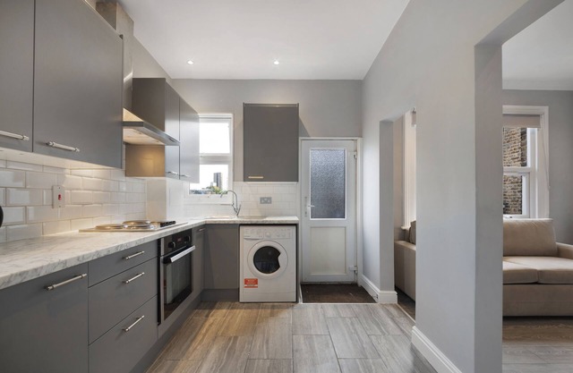 North Kensington Westfield 3 bedroom New DeluxAprt